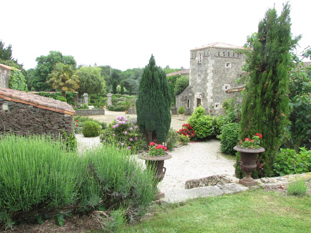 Bed and Breakfast Logis De La Robliniere Landevieille Zewnętrze zdjęcie