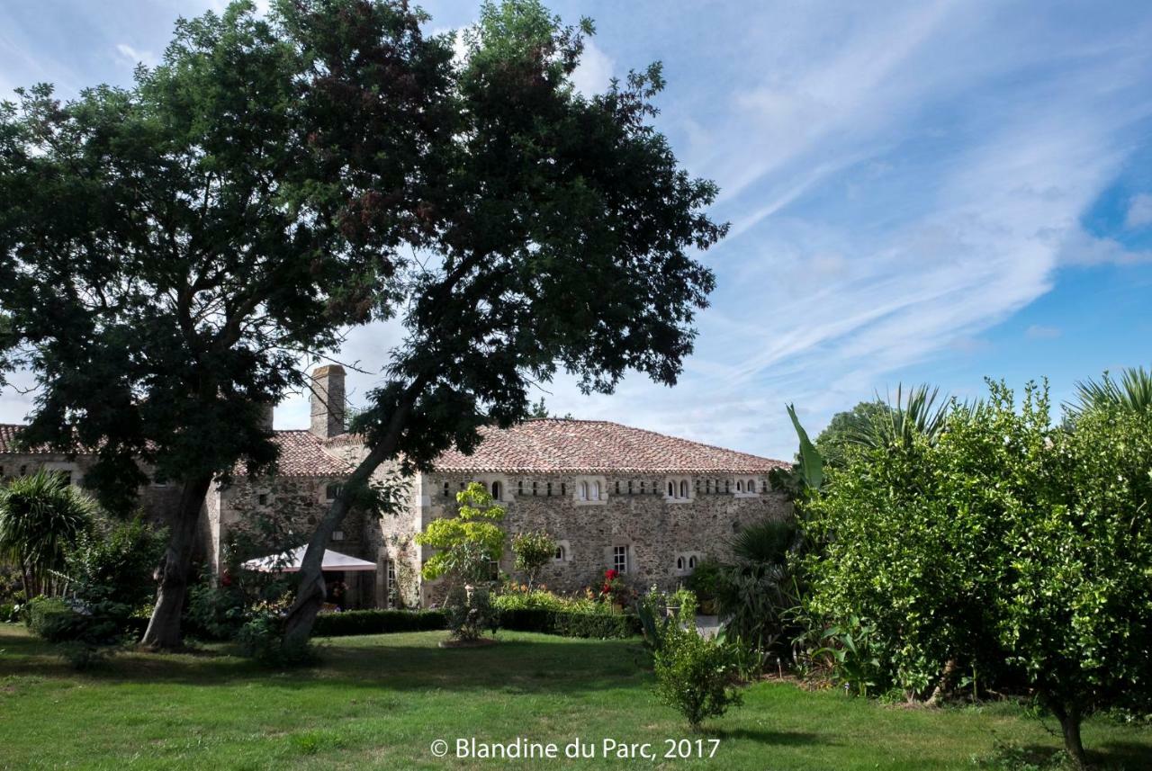 Bed and Breakfast Logis De La Robliniere Landevieille Zewnętrze zdjęcie